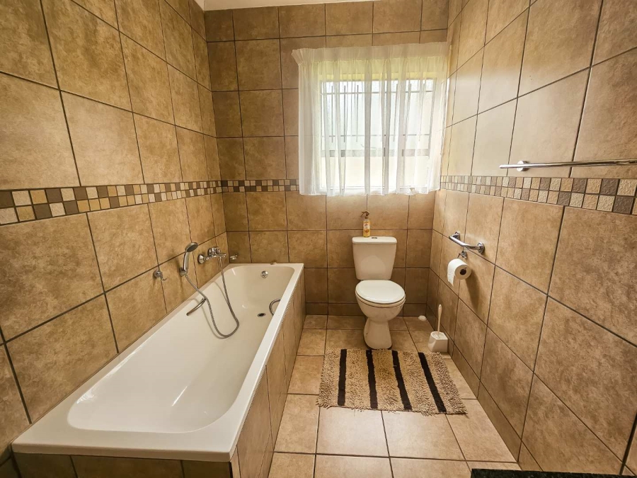 2 Bedroom Property for Sale in Langenhovenpark Free State